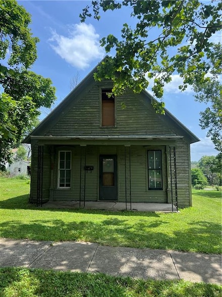 407 E Main St, Stanberry, MO 64489