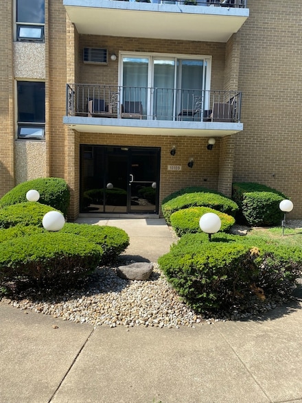 10109 S Cicero Ave Unit 206, Oak Lawn, IL 60453