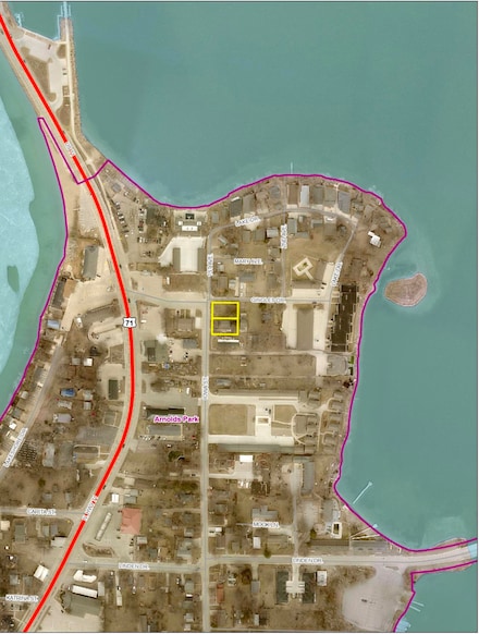 306 Iowa St, Arnolds Park, IA 51331
