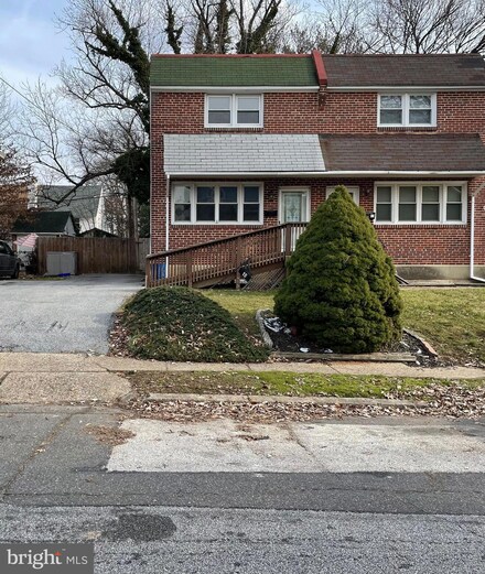 15 E Avon Rd, Brookhaven, PA 19015