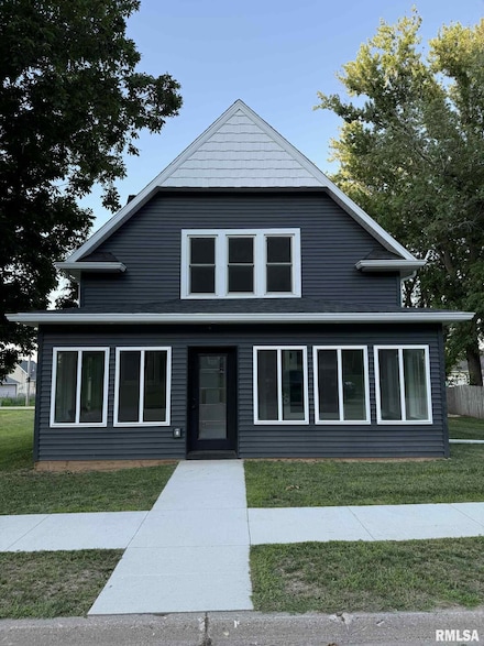 1103 Mulberry St, Bellevue, IA 52031