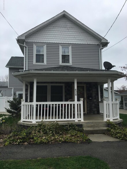 624 Penn Ave, Mayfield, PA 18433