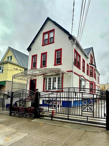 8713 135th St, Richmond Hill, NY 11418