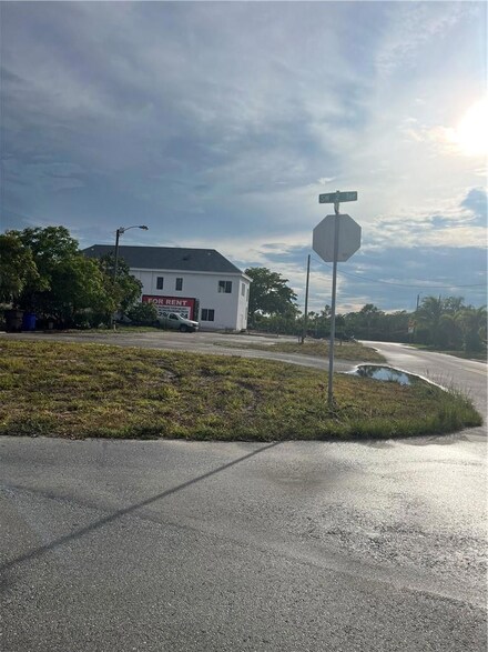 913 SW 2nd Terrace, Deerfield Beach, FL 33441
