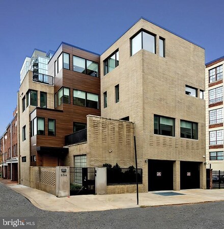 254 S 24th St, Philadelphia, PA 19103