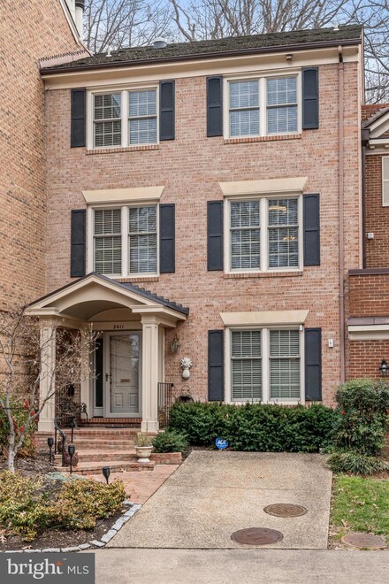 2411 S Queen St, Arlington, VA 22202