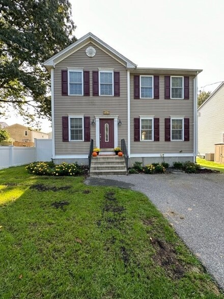 6 Marques St, Cumberland, RI 02864