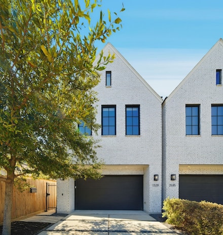 1529 Laird St, Houston, TX 77008