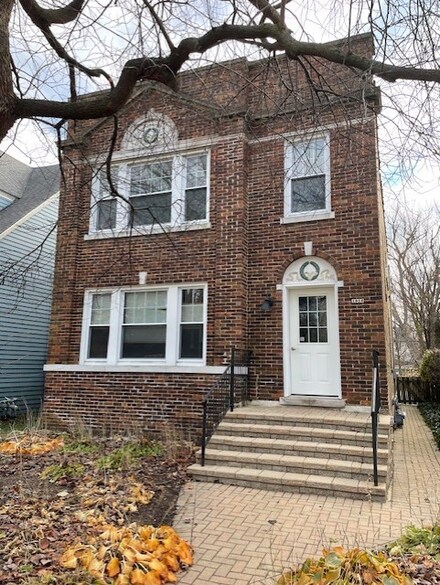 1916 Grant St, Evanston, IL 60201