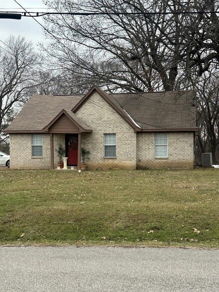 924 N Ball Rd, Memphis, TN 38106