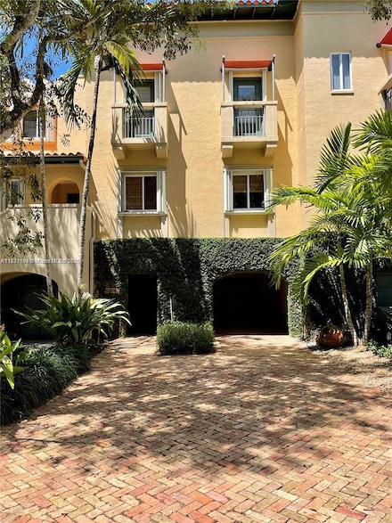 6204 Paradise Point Dr, Palmetto Bay, FL 33157