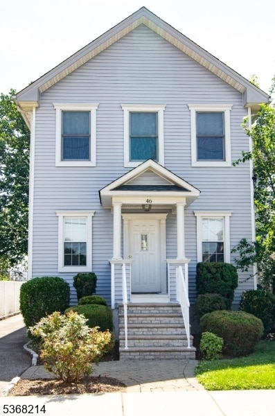 46 Grand St, Little Ferry, NJ 07643