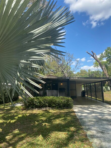 38041 Avion Dr, Zephyrhills, FL 33542