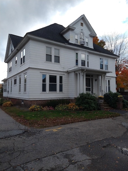 26 Fair St, Laconia, NH 03246