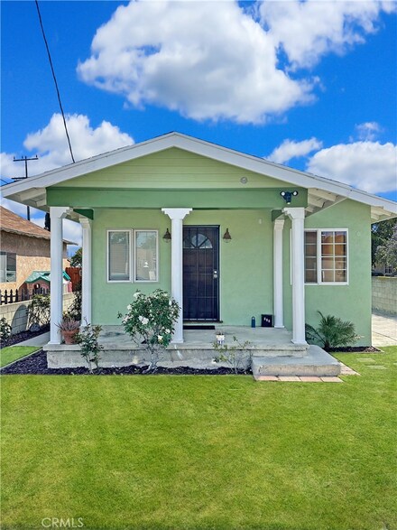 940 Pioneer Ave, Wilmington, CA 90744