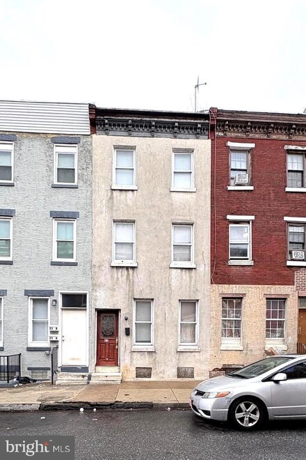 21 E Silver St, Philadelphia, PA 19134
