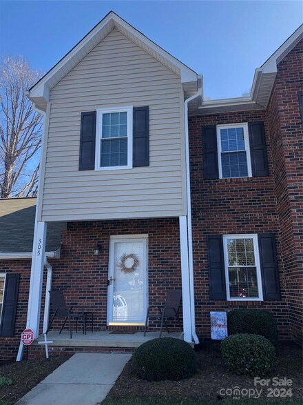 1096 22nd St NE Unit 305, Hickory, NC 28601
