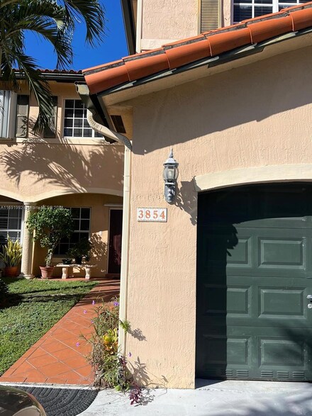 3854 SW 152nd Ct, Miami, FL 33185