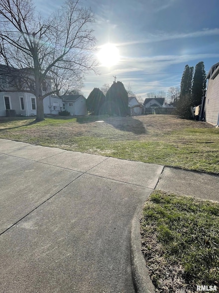 410 S Chicago St, Lincoln, IL 62656