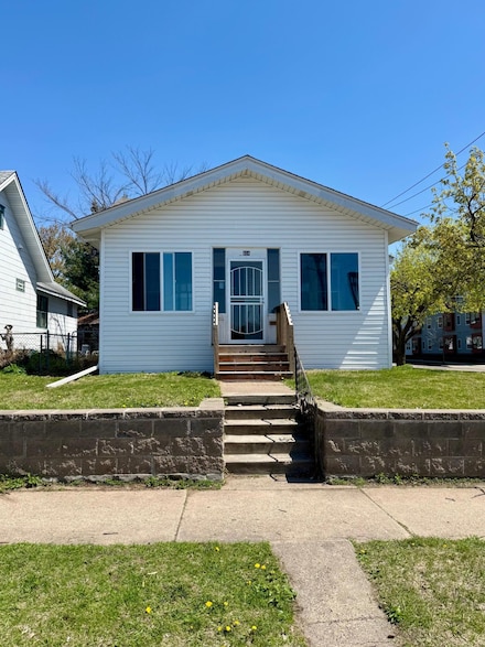 604 Asbury St, Saint Paul, MN 55104
