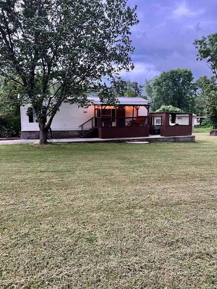 155 Minnow Ln, Alderson, WV 24910