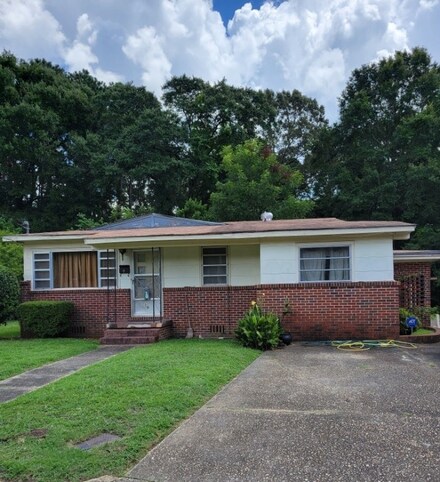 605 Davis Cir, Tuskegee, AL 36083