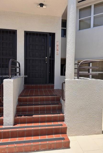 11201 NW 7th St Unit 204, Miami, FL 33172