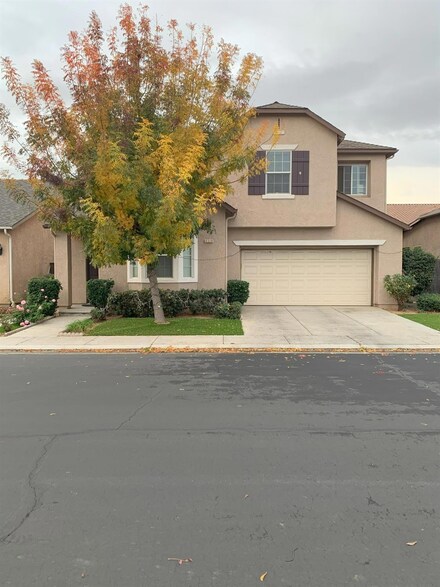4049 W Fig Tree Ln, Fresno, CA 93722