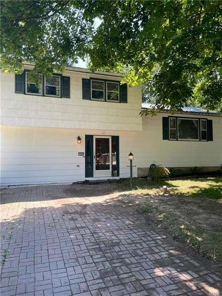 103 Riverglen Rd, Liverpool, NY 13090