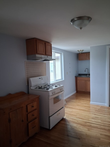 959 1st Ave, West Haven, CT 06516