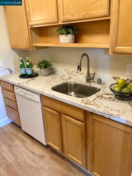 430 N Civic Dr Unit 403, Walnut Creek, CA 94596