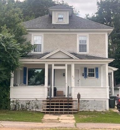 99 Oak St, Laconia, NH 03246