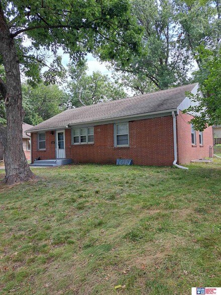 2620 S 33rd St, Lincoln, NE 68506