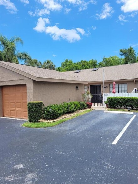 3135 Charter Club Dr Unit B, Tarpon Springs, FL 34688