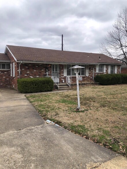 1805 Woodland Dr, Paragould, AR 72450
