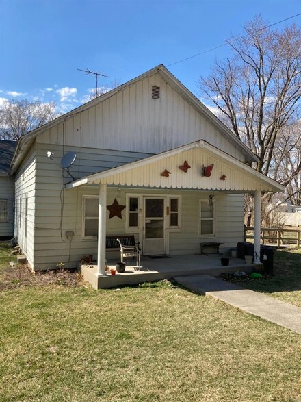 71 Bluff St, Eldred, IL 62027