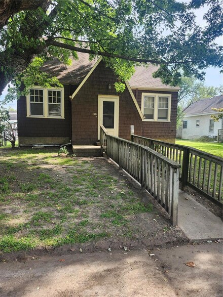 308 S 2nd St, Clarksville, MO 63336