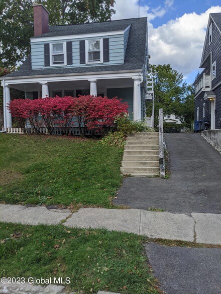 899 Mercer St, Albany, NY 12208