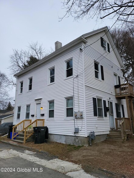 1 16th St, Troy, NY 12180