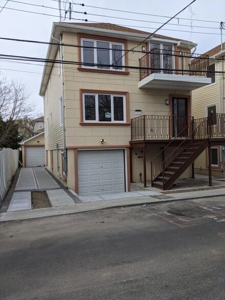 102-31 164th Ave, Howard Beach, NY 11414