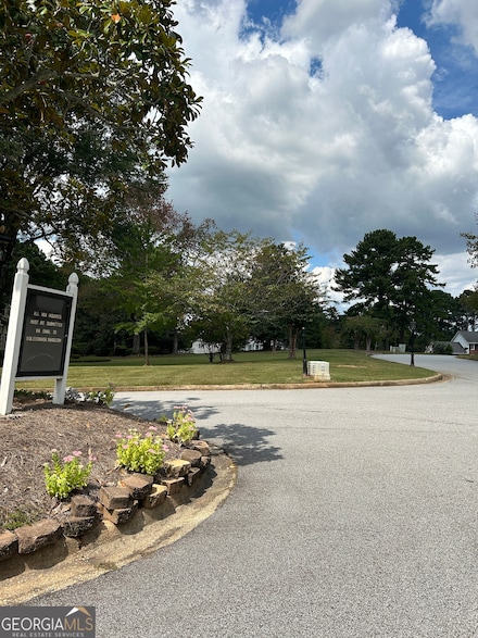 450 Dix Lee On Dr, Fayetteville, GA 30214