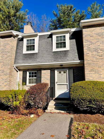84 Fieldstone Dr Unit 84, Londonderry, NH 03053