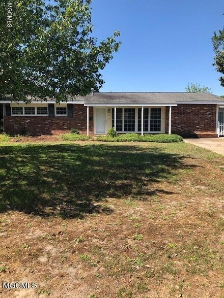 38 32nd St, Gulfport, MS 39507