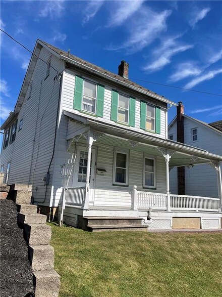 18 W High St, Nazareth, PA 18064