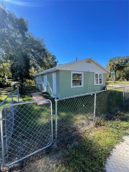 922 NW 7th St, Ocala, FL 34475