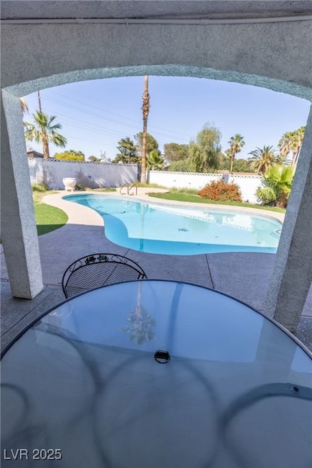 2728 Topaz Ct, Las Vegas, NV 89121