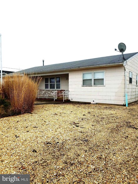 1101 Egret Ct, Forked River, NJ 08731