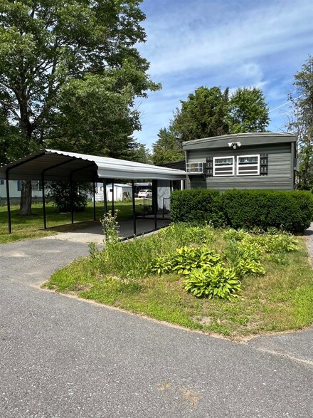 3 Crown Point Dr Unit B, Charlestown, NH 03603