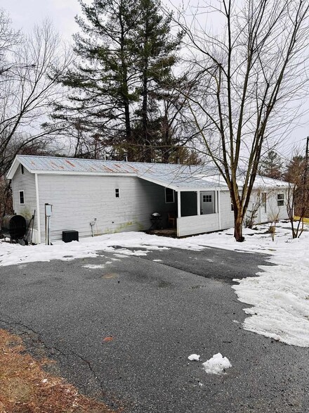 1 Wildwood Dr, West Brattleboro, VT 05301