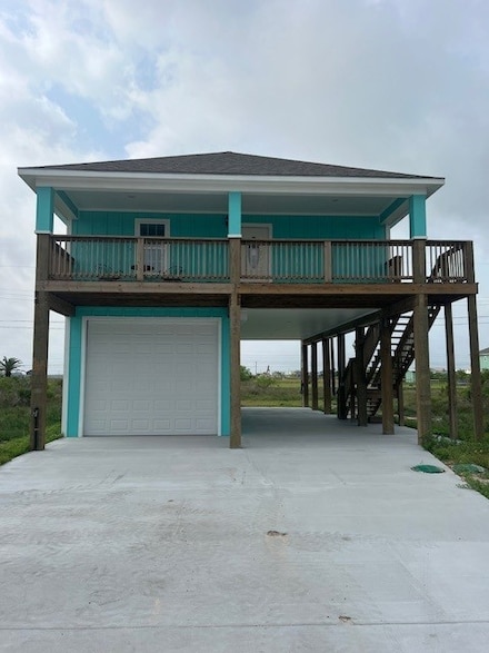 435 W Royal Oak Ln, Rockport, TX 78382
